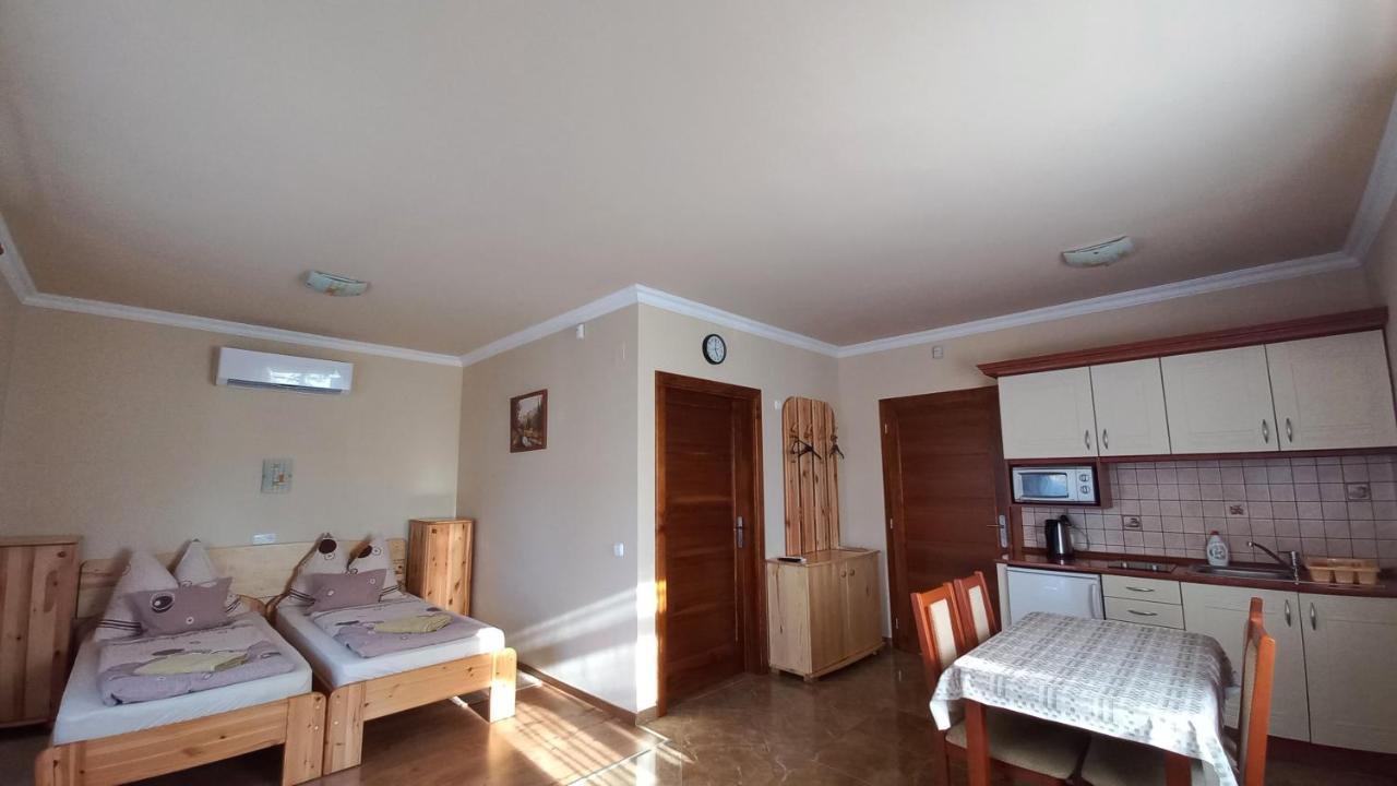 Nefelejcs Fagyizo Es Apartmanhaz Kistolmacs 외부 사진