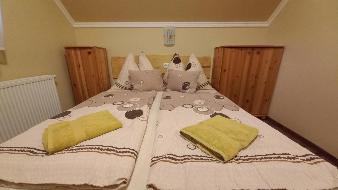 Nefelejcs Fagyizo Es Apartmanhaz Kistolmacs 외부 사진