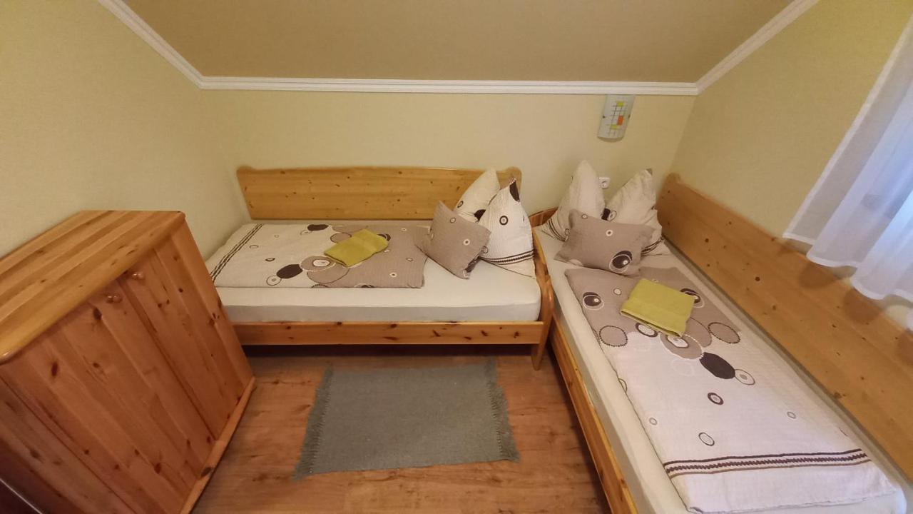 Nefelejcs Fagyizo Es Apartmanhaz Kistolmacs 외부 사진