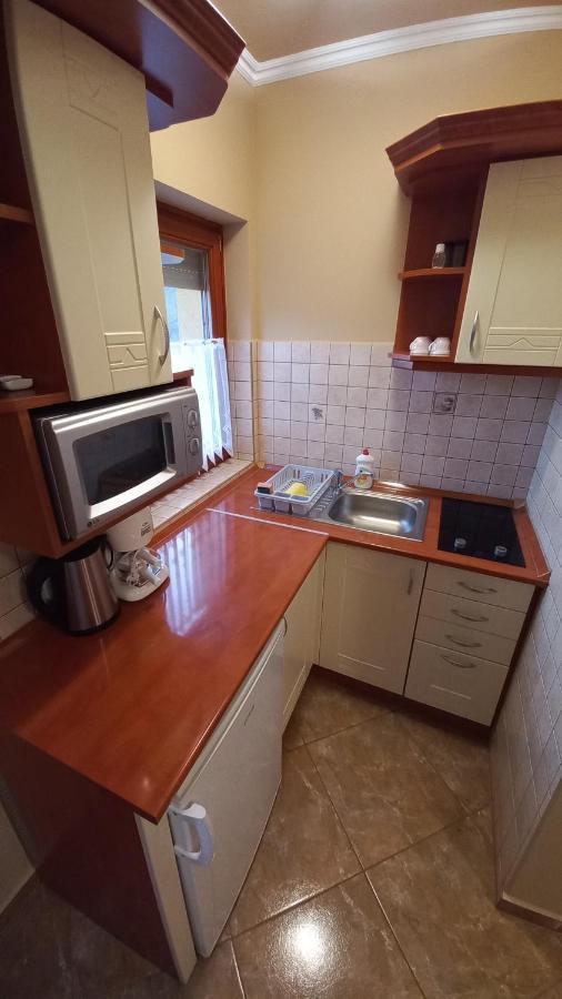 Nefelejcs Fagyizo Es Apartmanhaz Kistolmacs 외부 사진