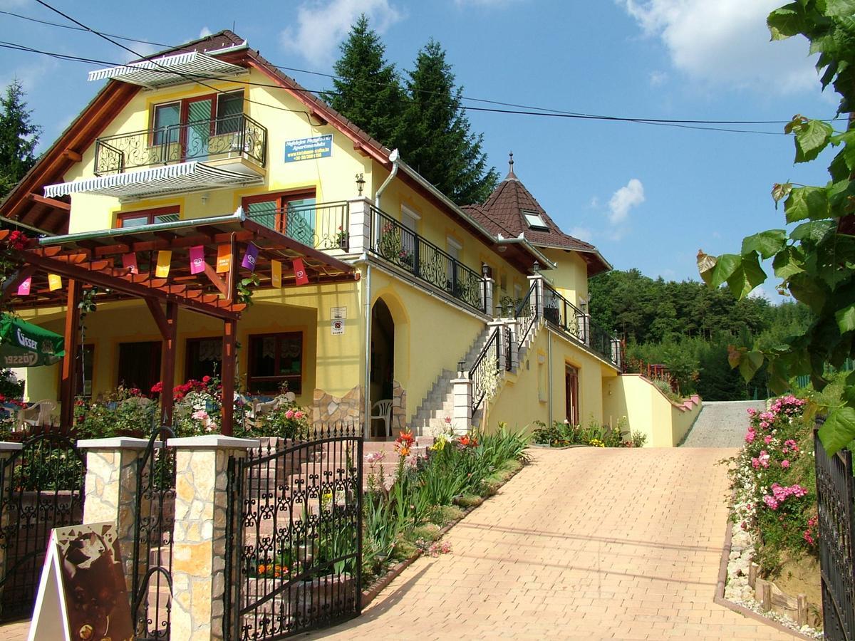 Nefelejcs Fagyizo Es Apartmanhaz Kistolmacs 외부 사진