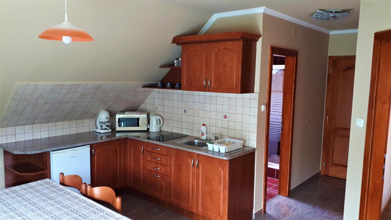 Nefelejcs Fagyizo Es Apartmanhaz Kistolmacs 외부 사진
