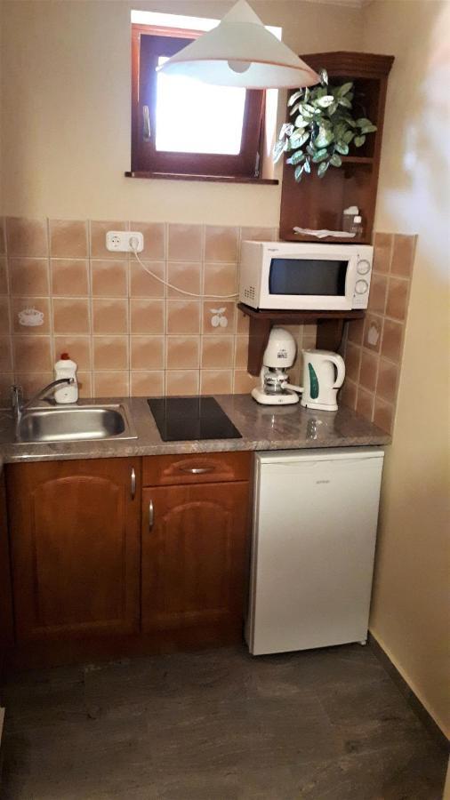 Nefelejcs Fagyizo Es Apartmanhaz Kistolmacs 외부 사진